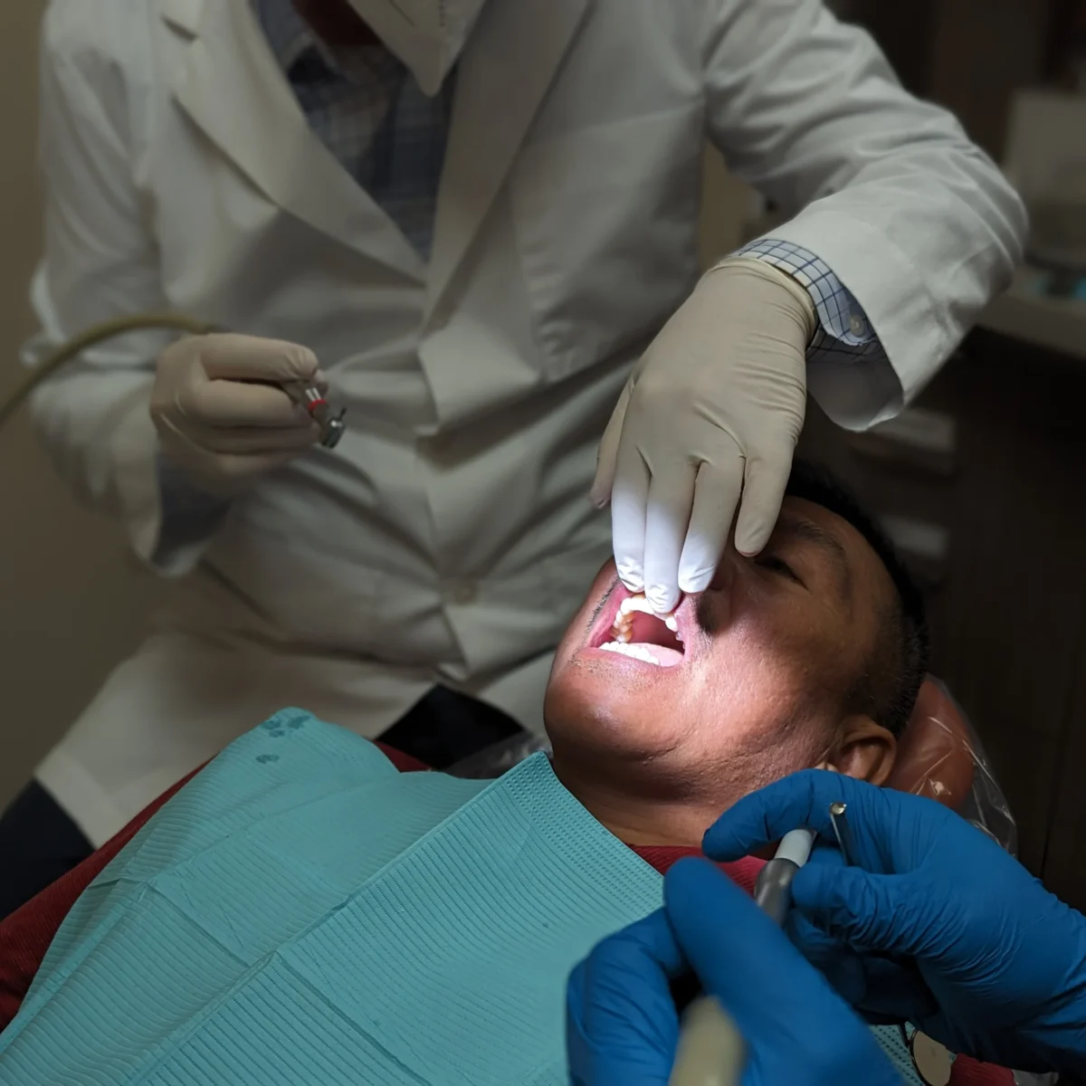 Imaging Dentist Dr. Vahan With Patient